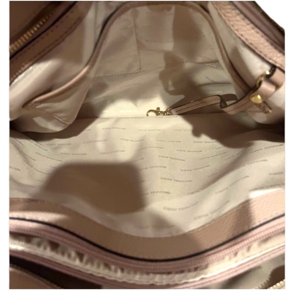 Michael Kors Mercer Huge Chain Tote - Picture 8 of 11